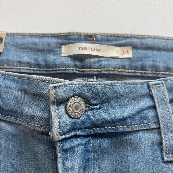 NWT Levi's Women's 726 High Rise Standard Fit Flare Leg Full Jeans (F2) - Picture 7 of 10